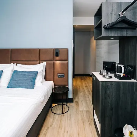 Отель Amsterdam 3*