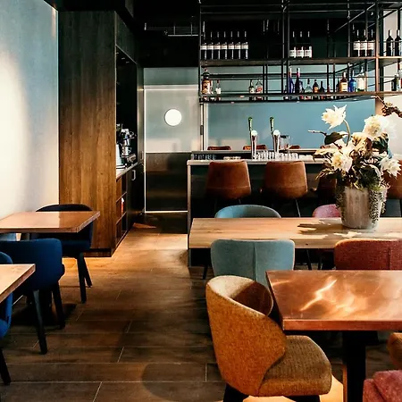 Amsterdam Hotel 3*